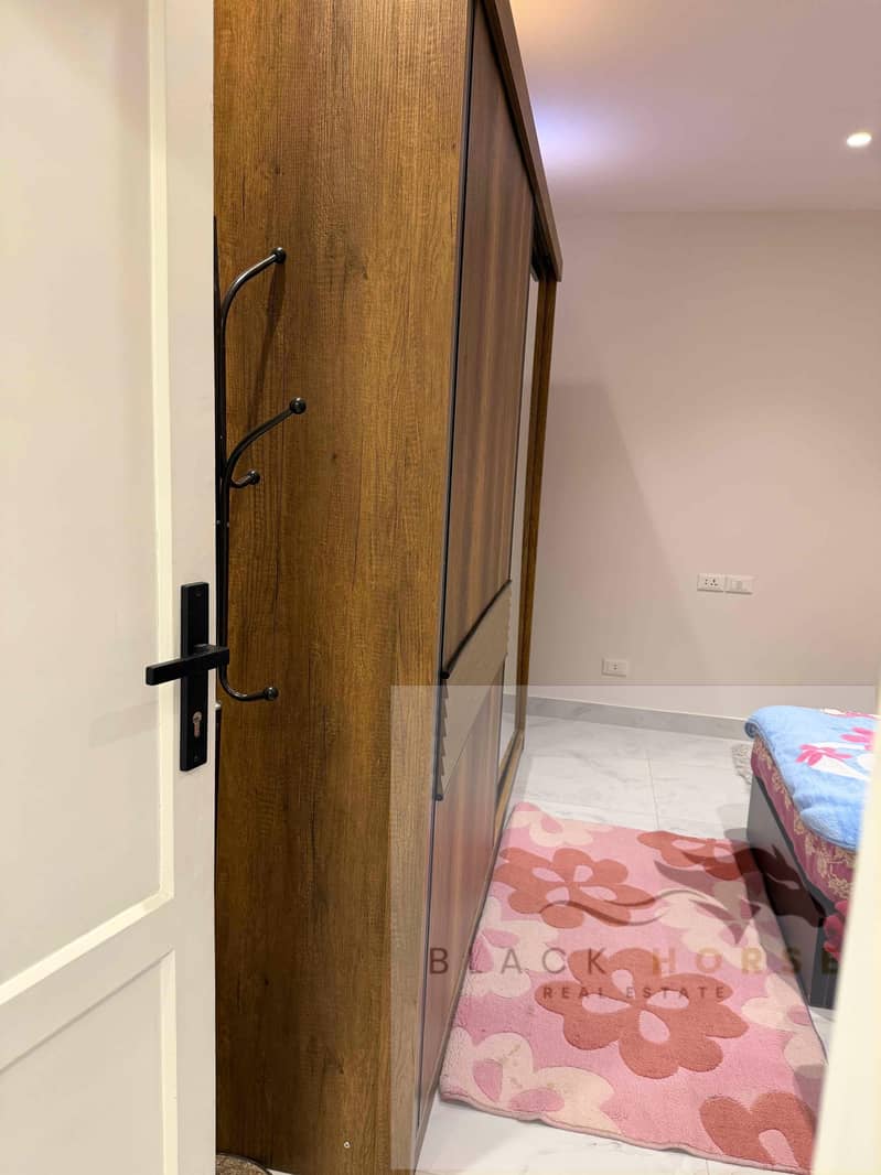 8 2d0f0264-2498-478c-a0e2-c2d66fe82ea6. jpg