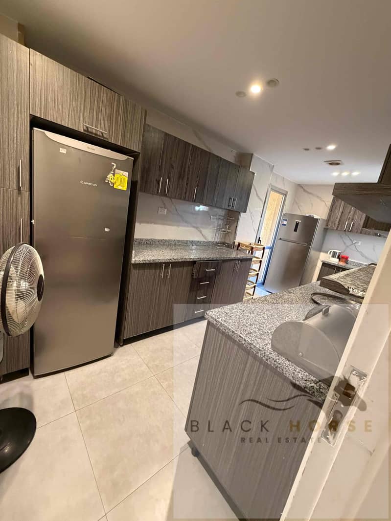 15 0352a3d0-2498-4b93-90a4-59915363361e. jpg