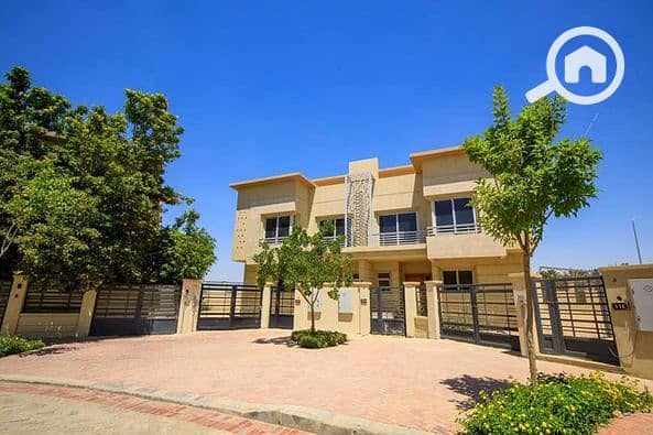 8 406566446_877527847110014_2583922748555490211_n. jpg