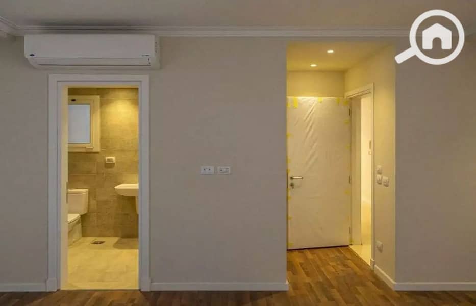 2 5728907-a8689o_1400x900. jpg