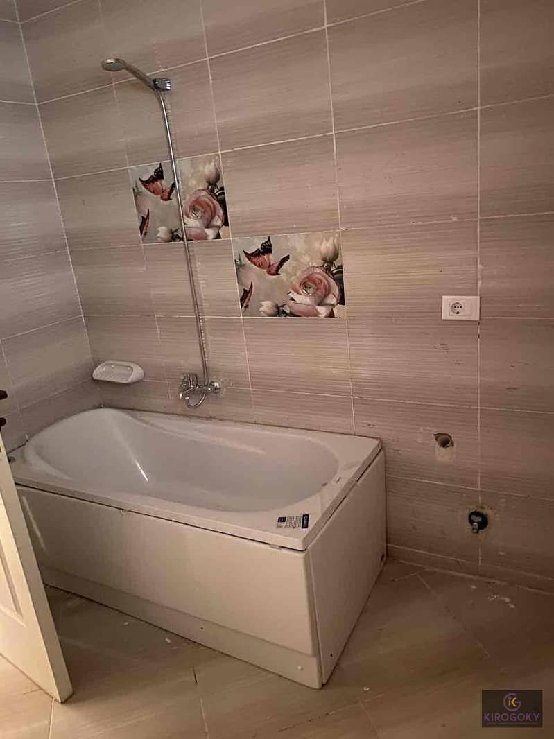 7 c1f7c934-52e3-429d-a185-f3b7a1c350a9. jpg