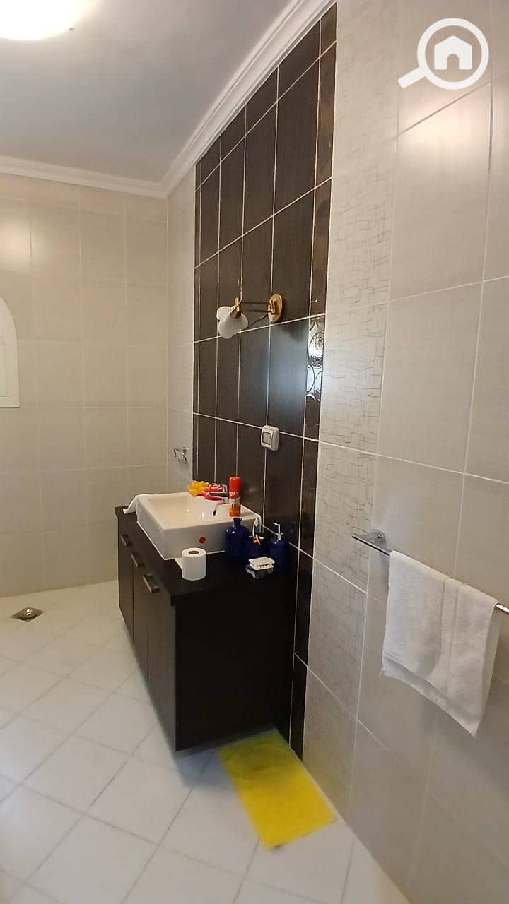 7 72c75e4e-a589-4ef9-82f9-ef8a6d33c890. jpg