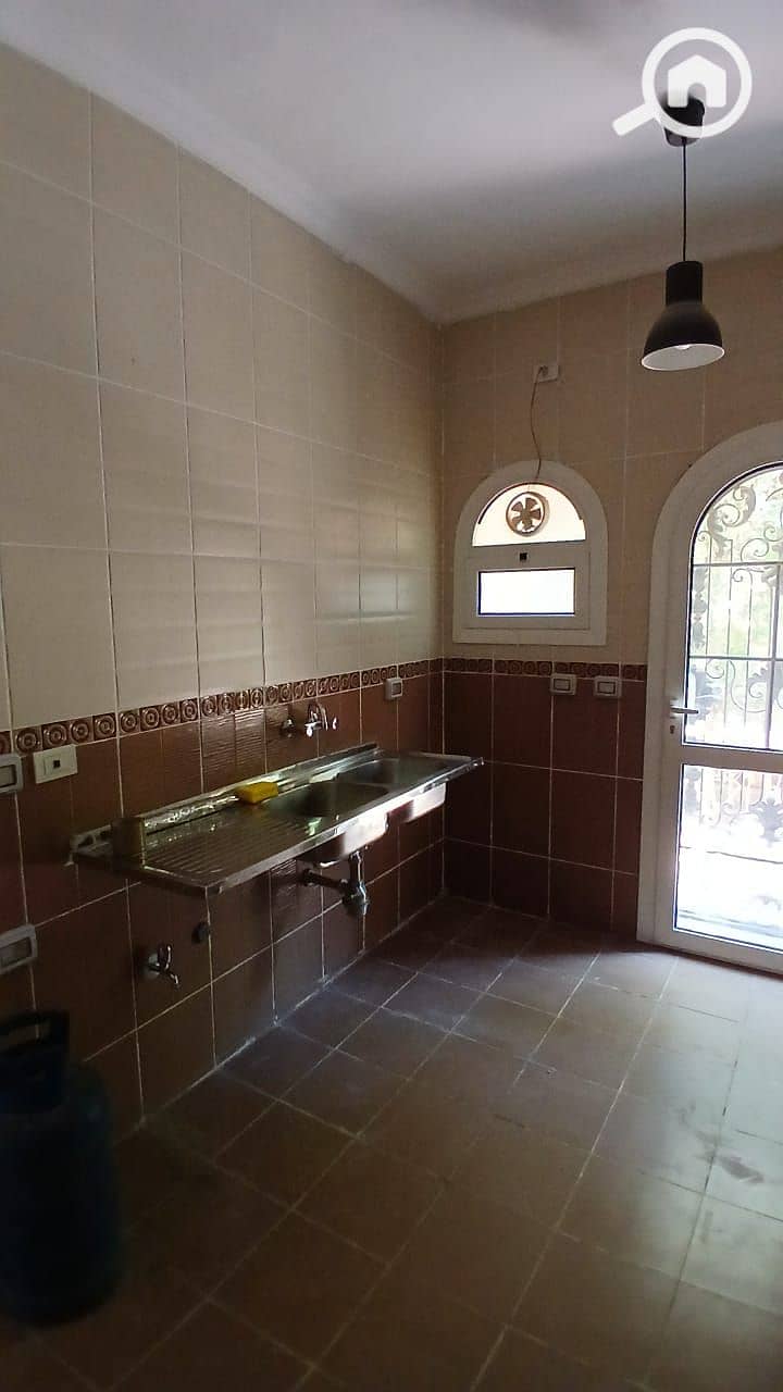 12 c47a1fd2-f11b-486e-aa0b-01b15d7f1bc7. jpg