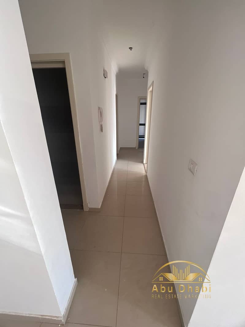 8 bfc2ad4d-f815-477b-8e14-432350a284a9. jpg