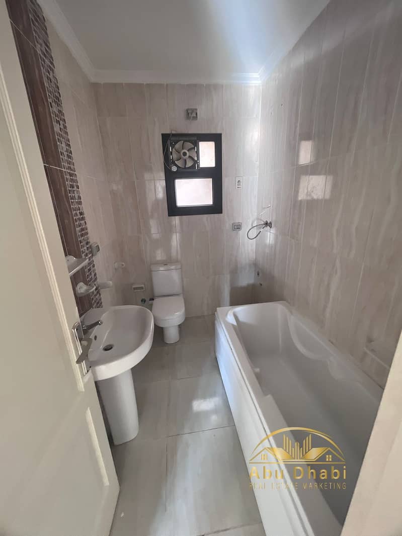 9 e302d062-0a5f-40cf-b90c-a547557f4786. jpg