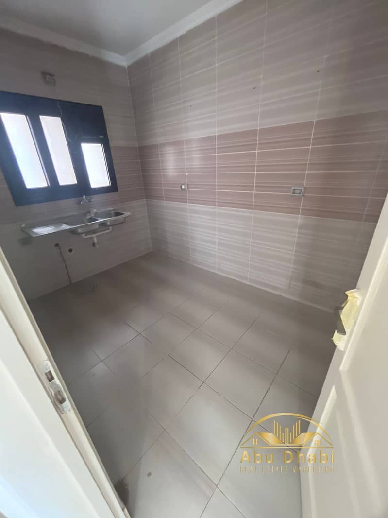 12 8a49e7e1-b2d5-41f8-89a2-600c494d683e. jpg