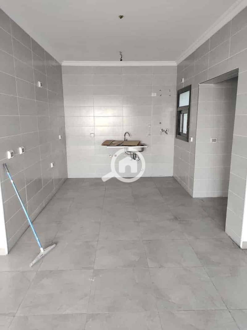 10 323fbfbf-5635-45f8-8f50-db53b6b256f8. jpg