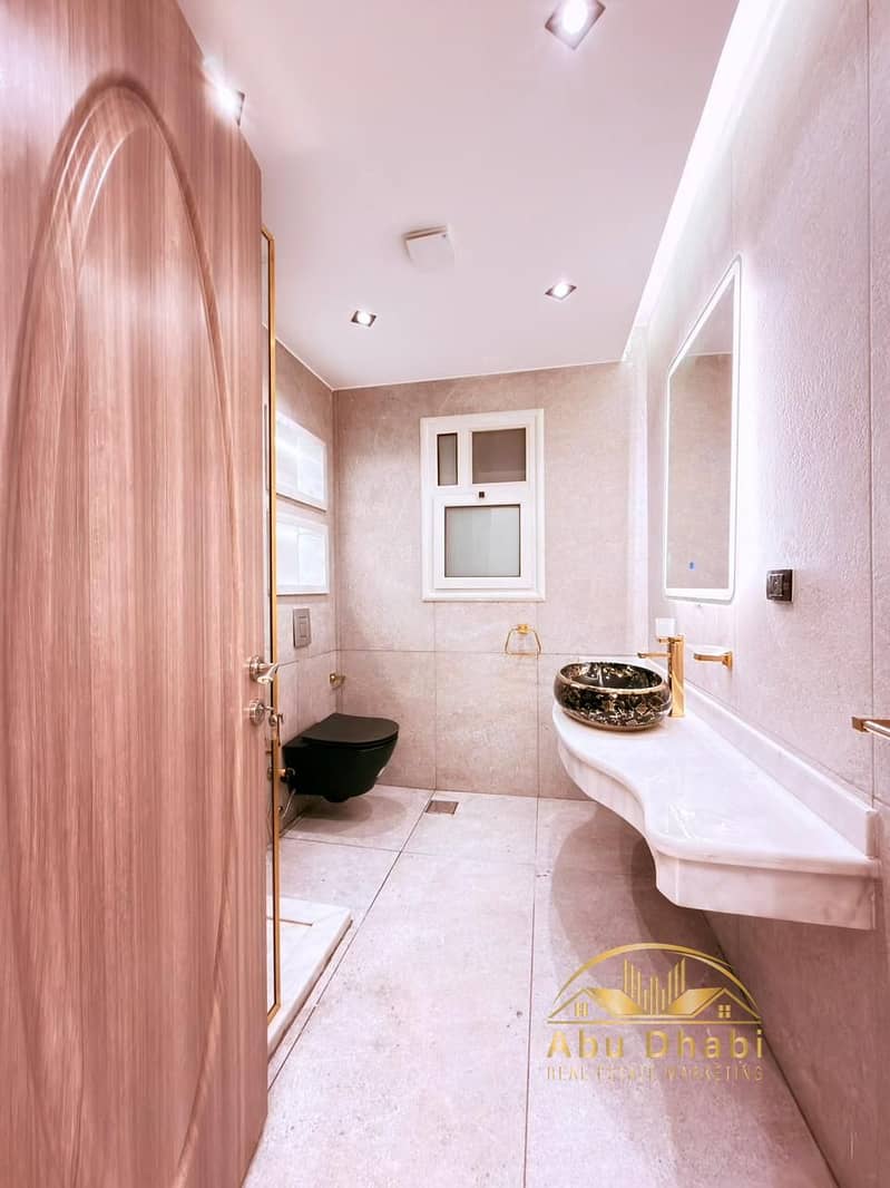 10 c6501a87-bfba-4f57-9006-ce7a4294e307. jpg