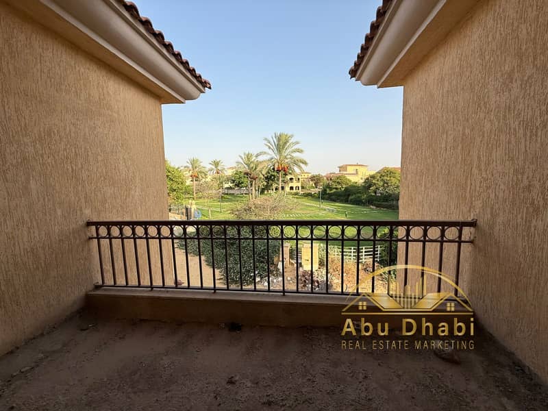 10 c40f0c2f-8768-4921-a1a0-dcec91cc2852. jpg