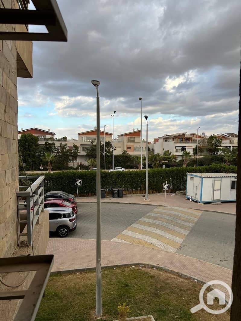 2 d7f00ec4-8e3c-4779-9524-28d9b7709c4f. jpg