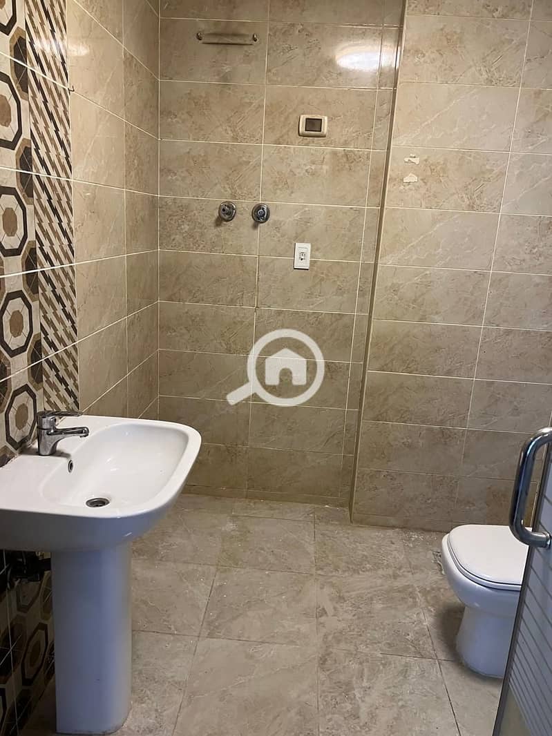 8 28e8e7a1-7c4f-4e34-ae93-7392e0c0da06. jpg