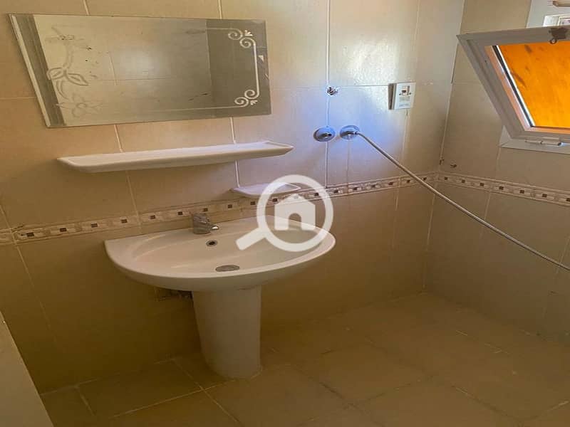 6 9eaa6993-57a5-4853-8ebc-cd9f4585e503. jpg