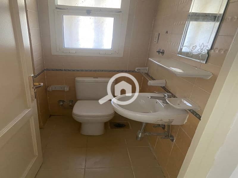 11 bcdbcab1-2639-4df0-8e0d-4bd3ae67339b. jpg