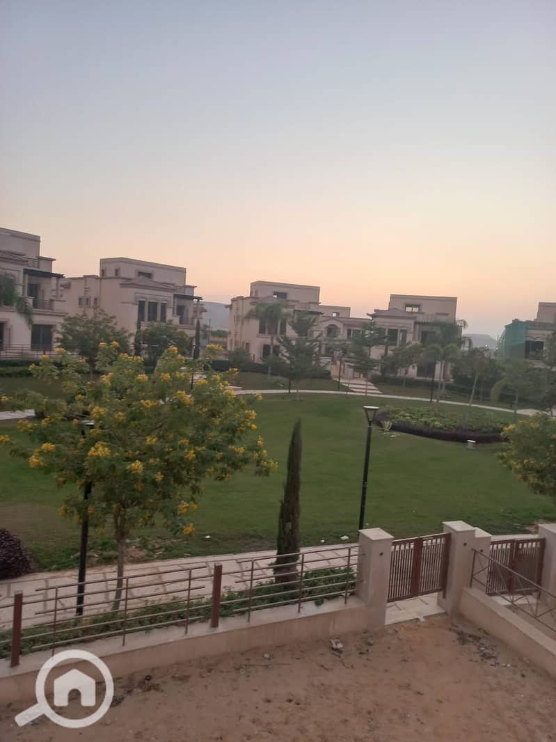 4 0009781b-4994-44af-8e41-8cf042ba23c4. jpg