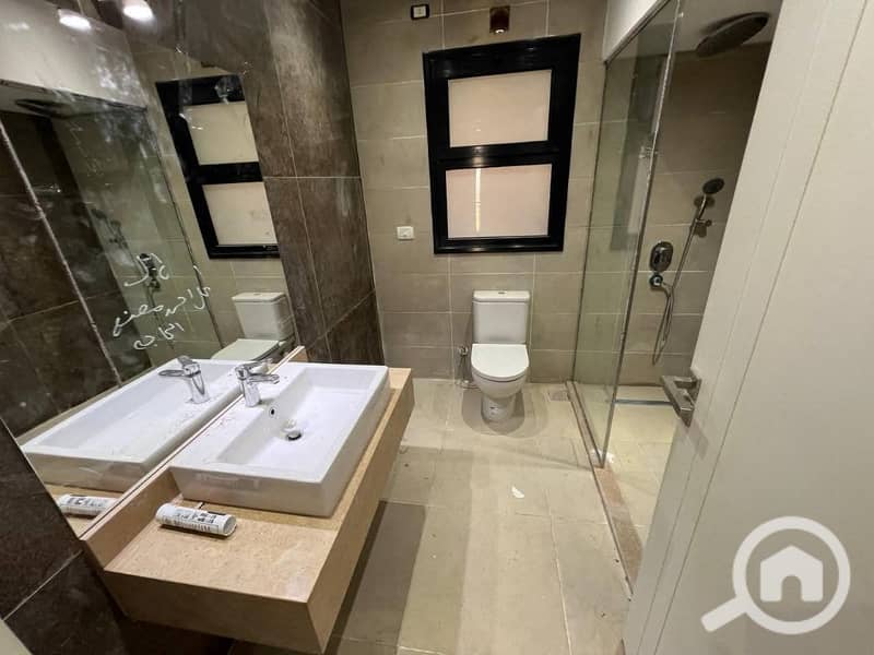 7 b70b58e0-7c71-4653-b384-2b49ad94ce2c. jpg