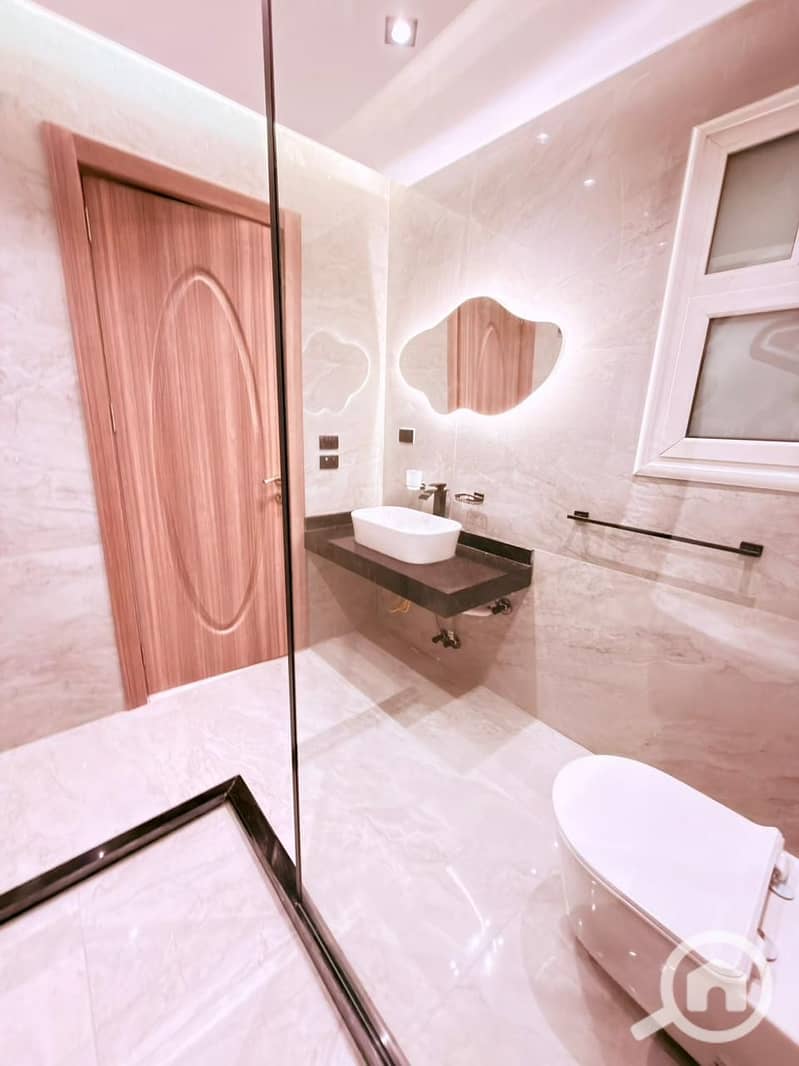 4 5fda328b-cbab-4419-9435-0b102d8291ad. jpg