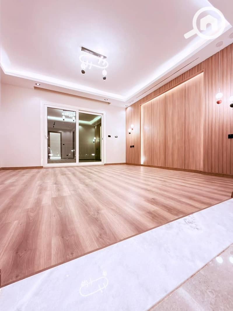 21 b28ebc60-58fb-4b72-a9c6-b1d6e8296ce5. jpg