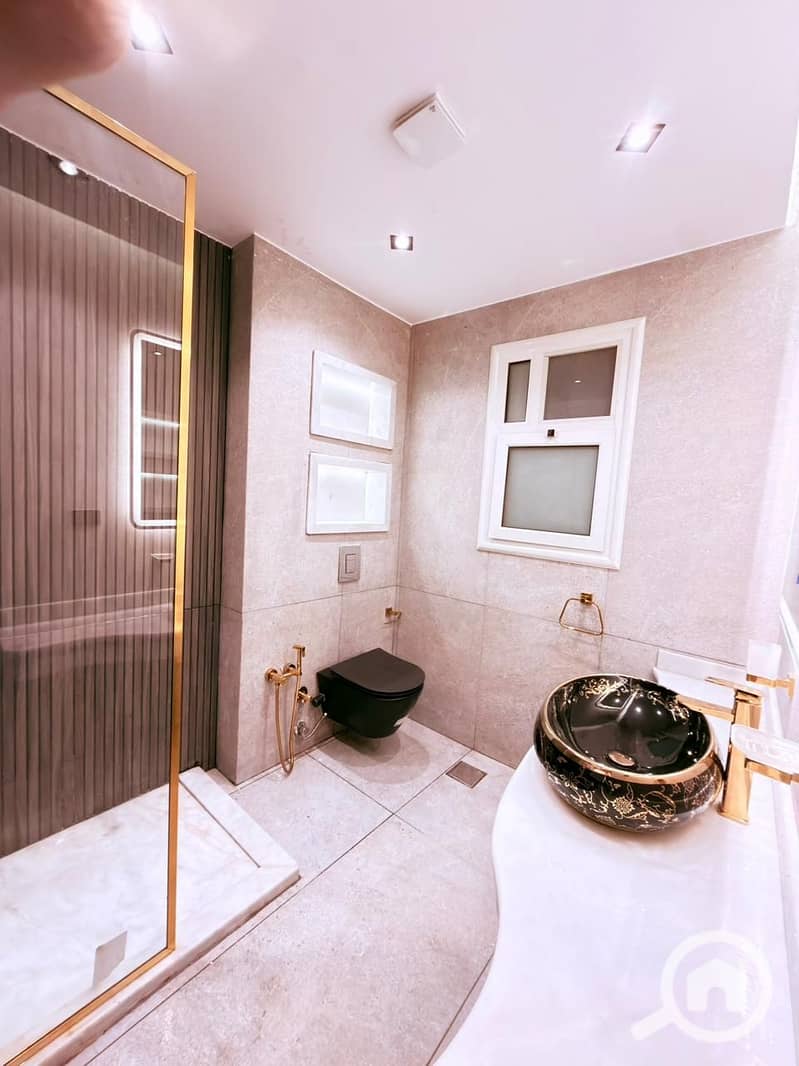 24 dfd70462-4876-4431-9c70-50350bd38a57. jpg