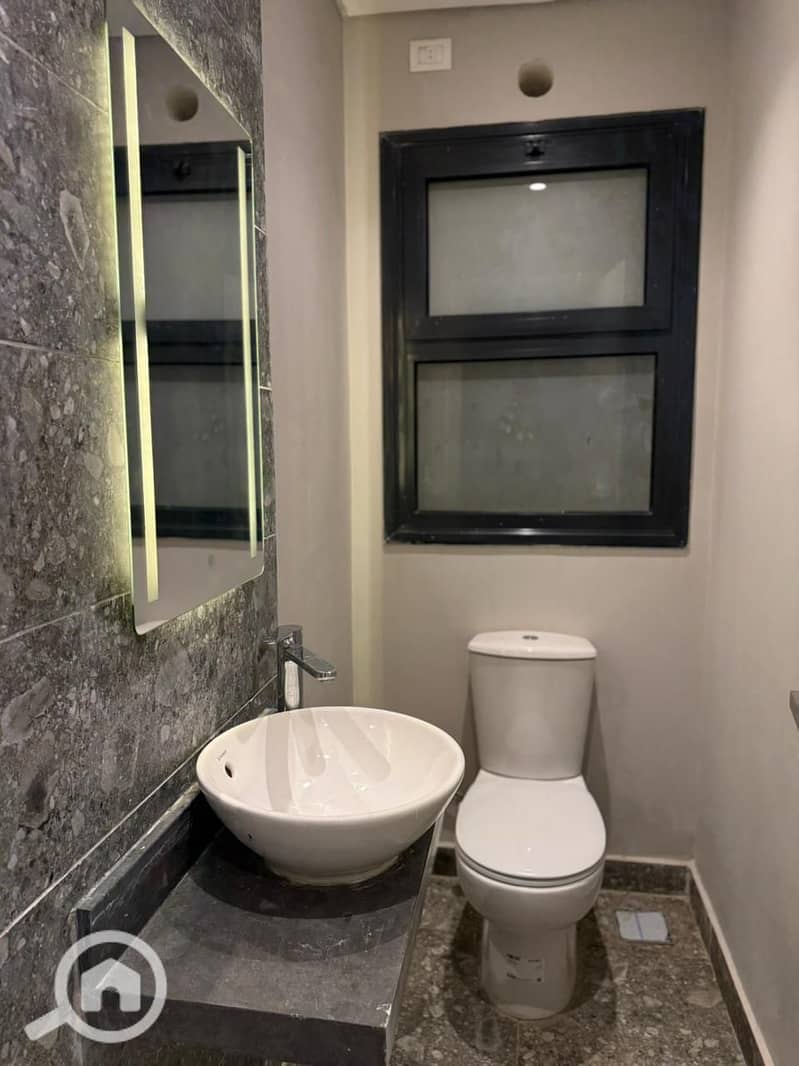 4 b6dd9b9e-6aa2-492d-80bb-0c2bf34e1f93. jpg