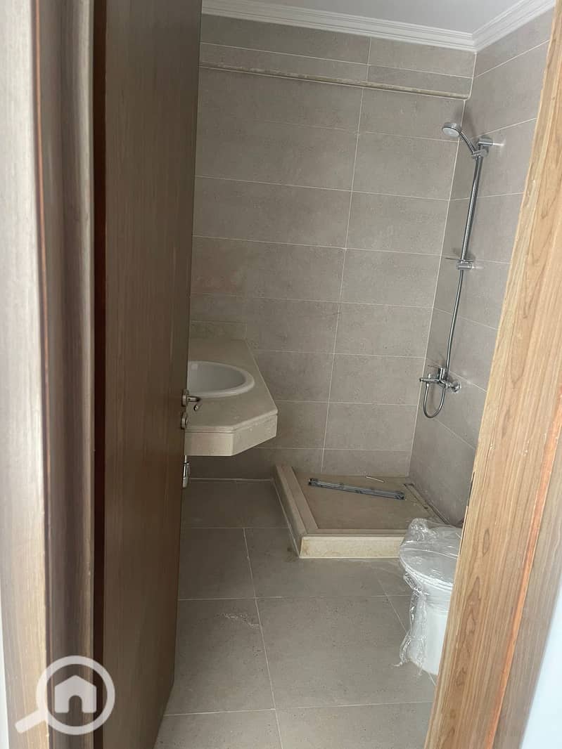 4 687b5272-0c12-4311-bf9f-a2f8b3d056bd. jpg