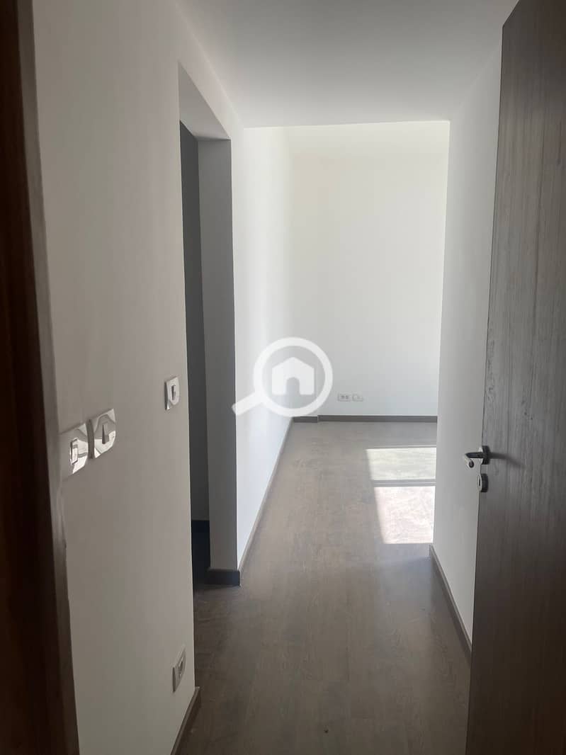 11 ff584968-7abc-492e-8446-d874d7a52c49. jpg