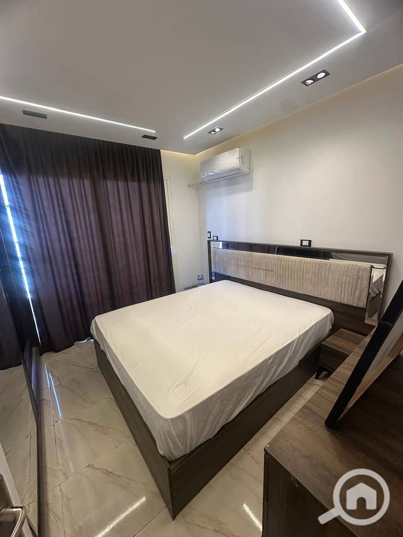 4 5f695834-cc71-4f84-a1f3-2dc0d84d380e. jpg