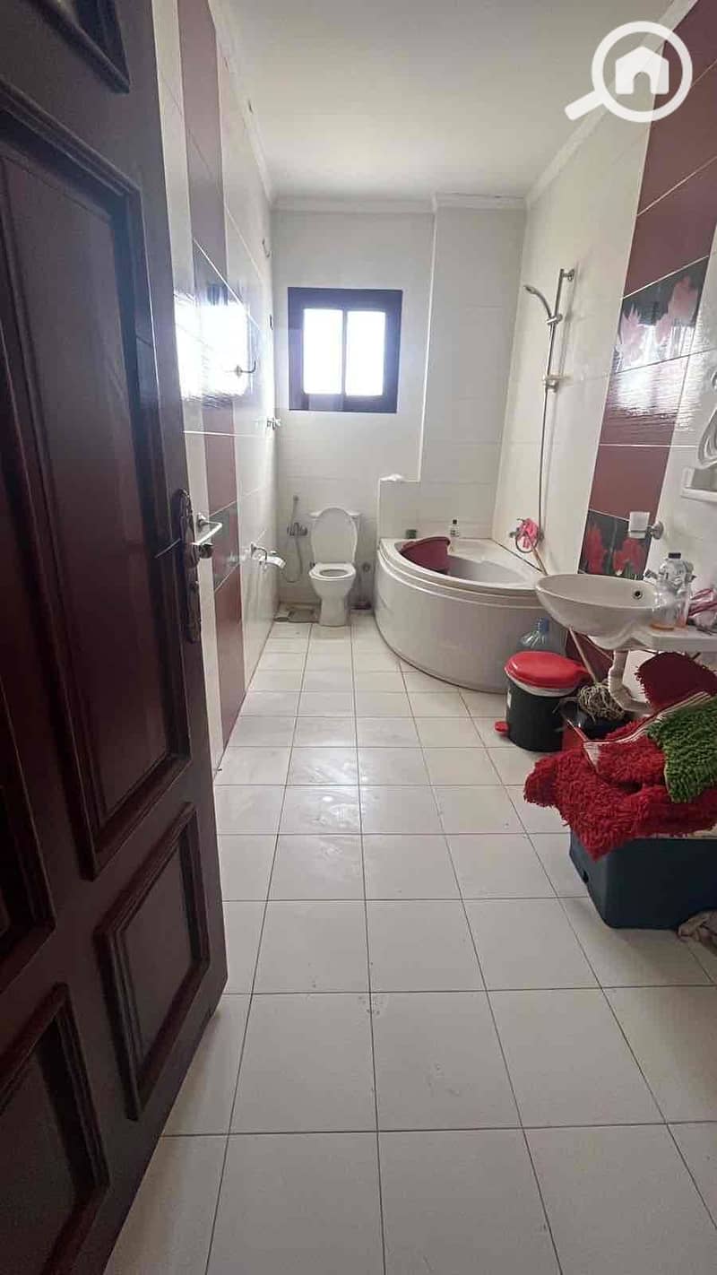 5 b96d75a3-2ffb-4fdf-96ee-df2e91c75e28. jpg