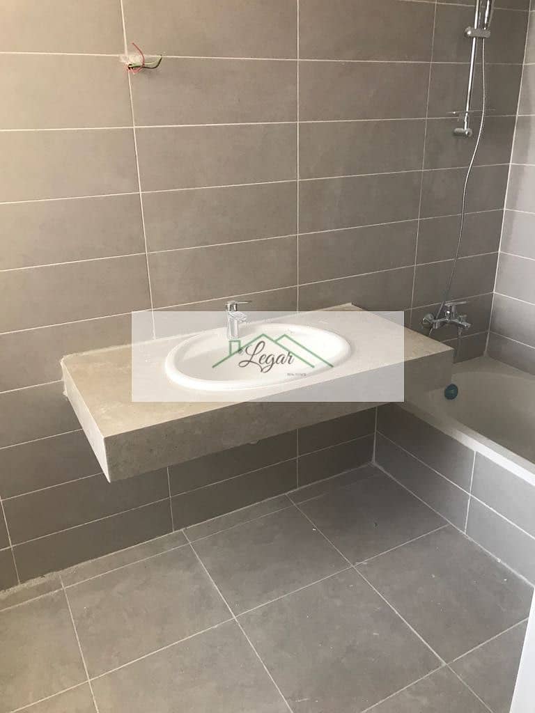 10 672f4bff-865c-4411-9cc2-5c1a6b727f4a. jpg