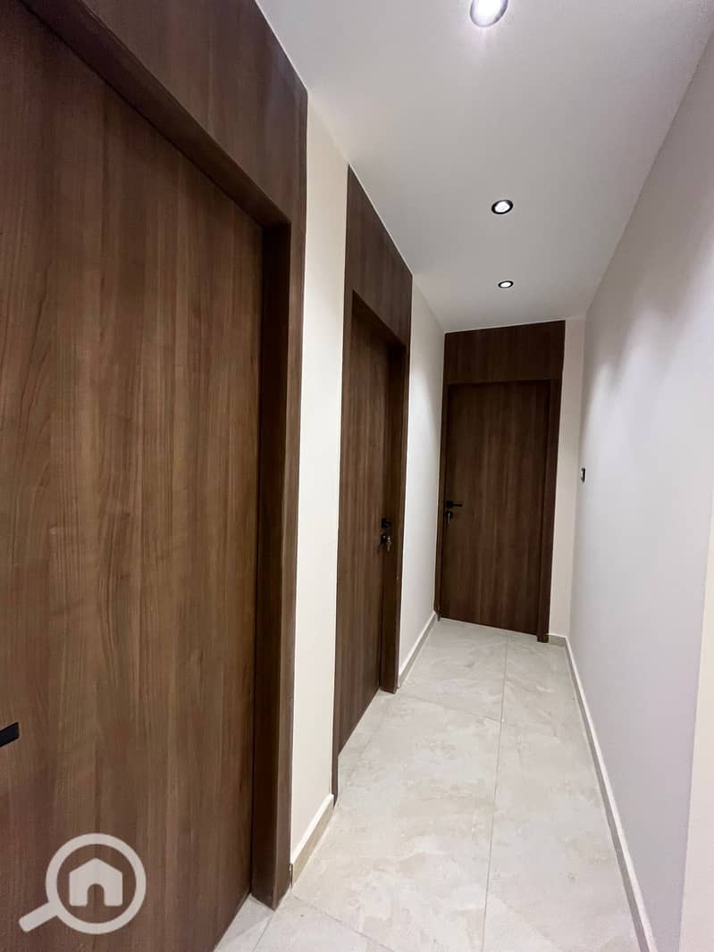 10 e561c087-2bf5-4e0e-b0da-e41fb8f2eb15. jpg