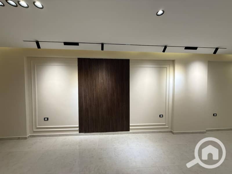 10 35a569e2-b6fa-4ede-b99d-18caba4b2f15. jpg