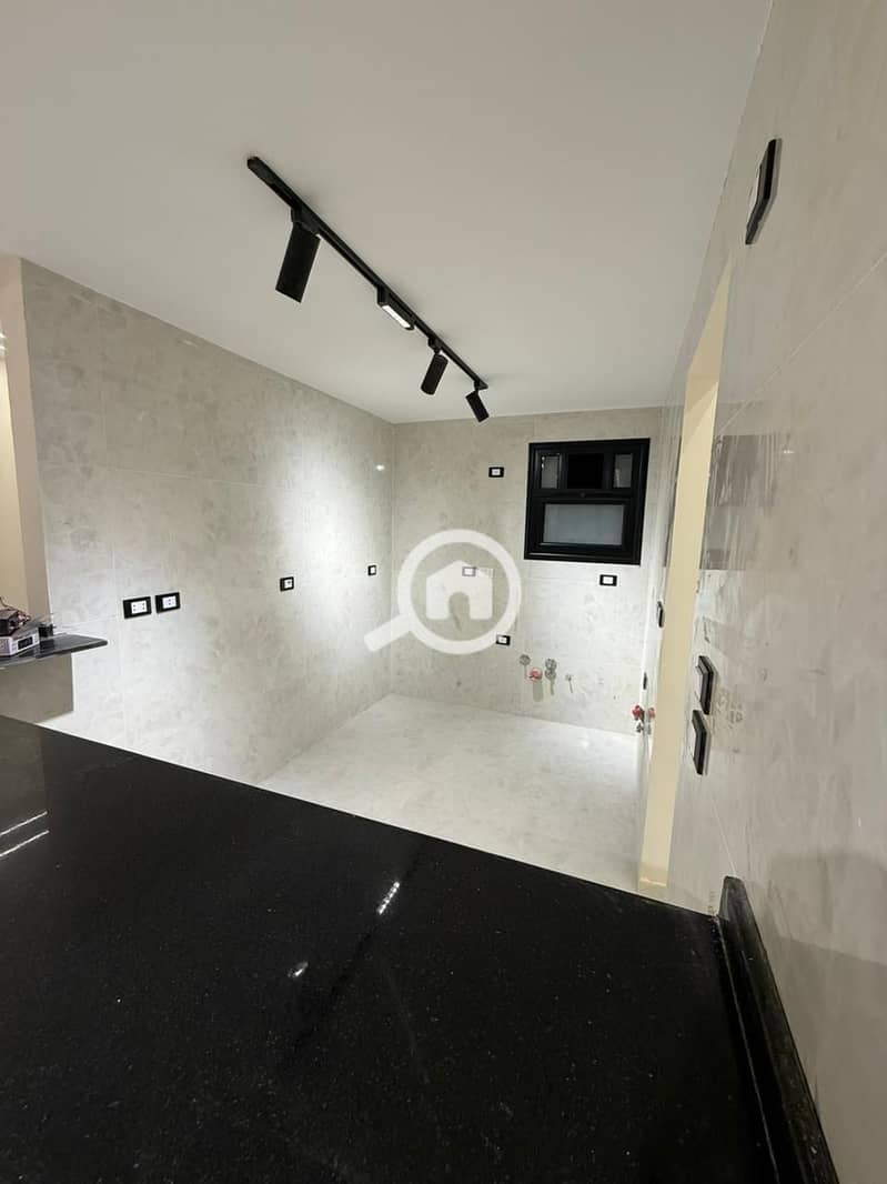 21 f4ede63b-bd9f-4126-85e1-583cca126b39. jpg