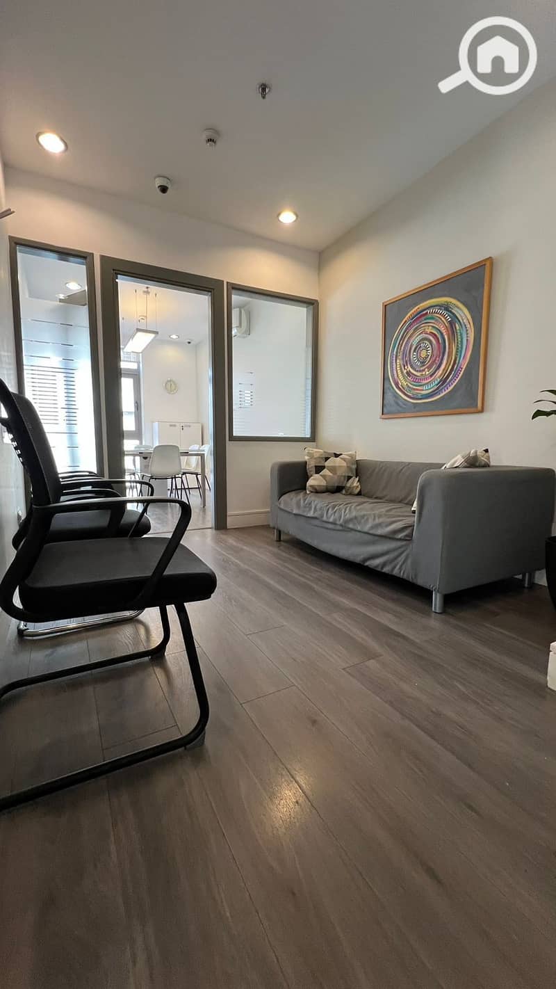 8 e5064c74-94e8-4509-9bf8-f13c80ac5e19. jpg