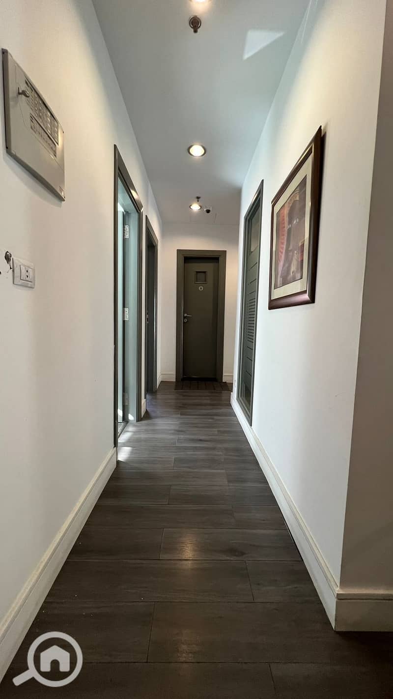 10 f5aeb0b4-6806-41d5-bf6f-f4c41f3fec6f. jpg