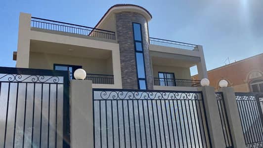 فیلا 10 غرف نوم للبيع في العبور، القاهرة - فيلا بأميز قطعة بالحي الرابع مدينة العبور