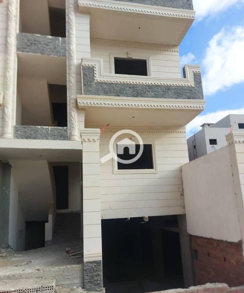 2 2e472511-f9da-4750-b198-213e5336446d. jpg