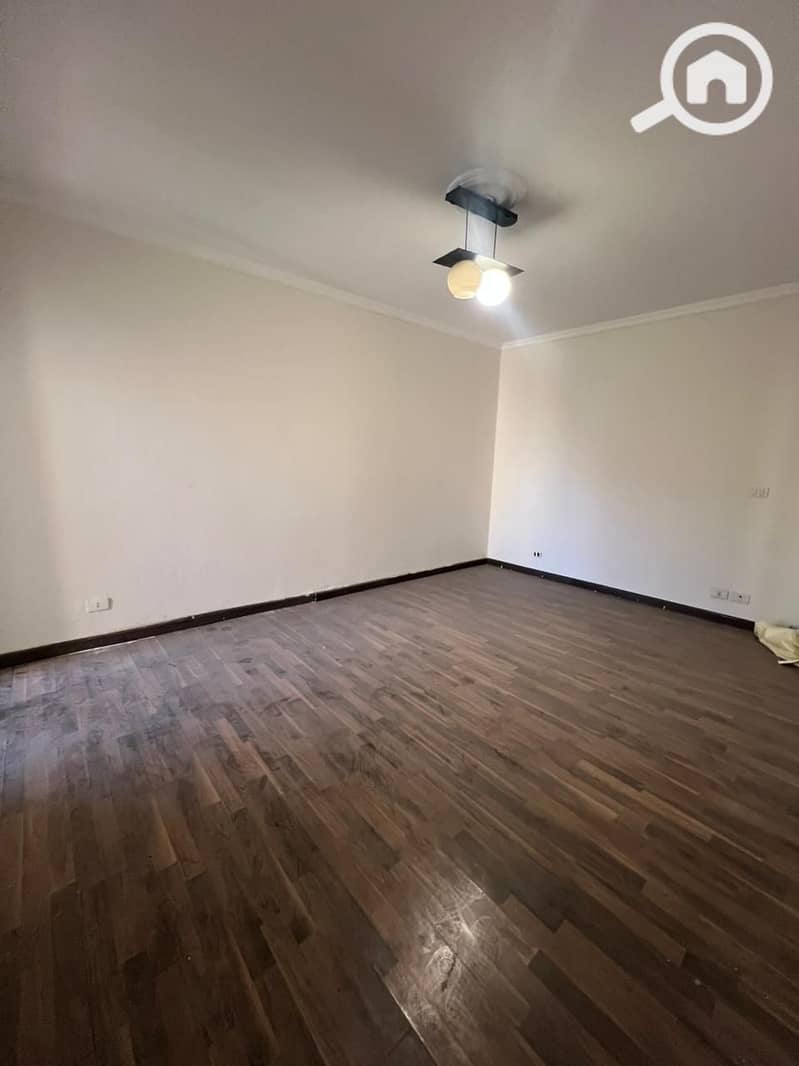 7 cfc49ad4-eef1-489b-b7ca-95fa84c13d72. jpeg