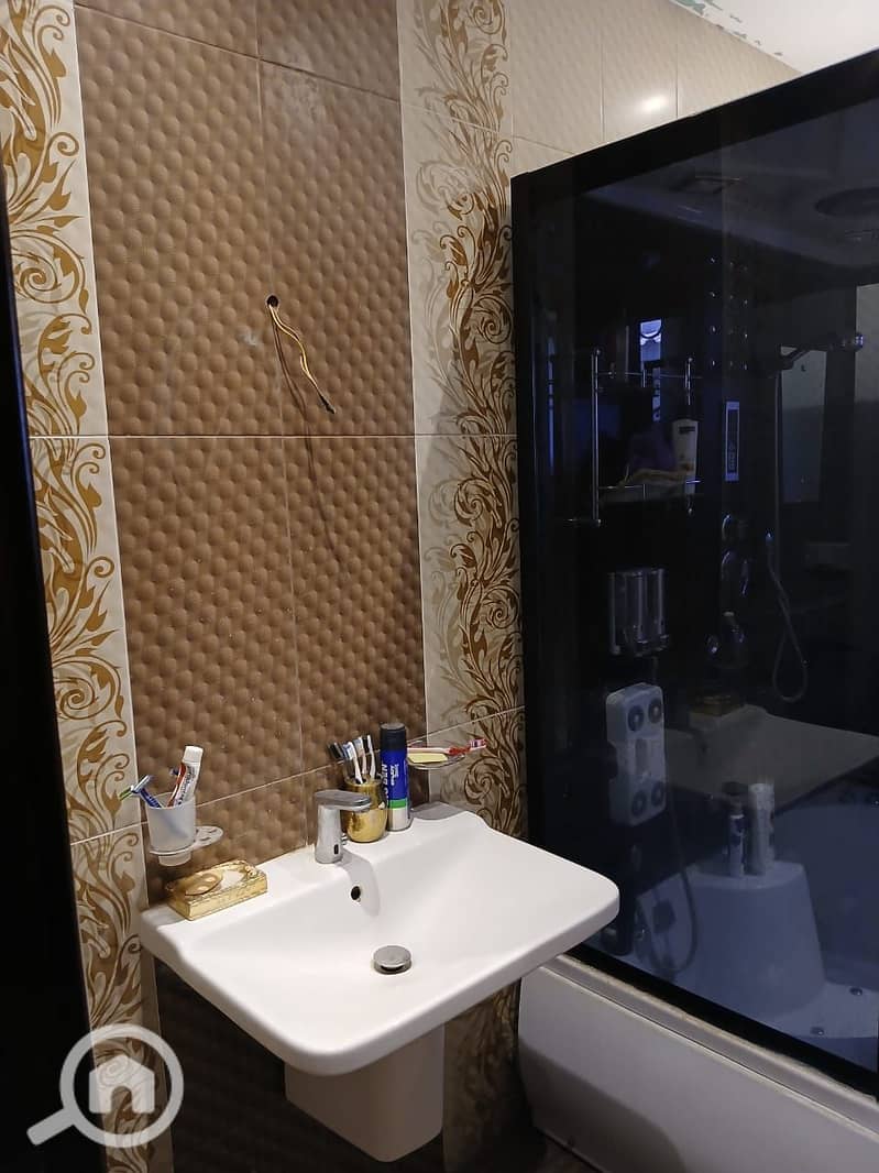 7 0784db28-4d28-40e4-a3ea-21102fd92922. jpg