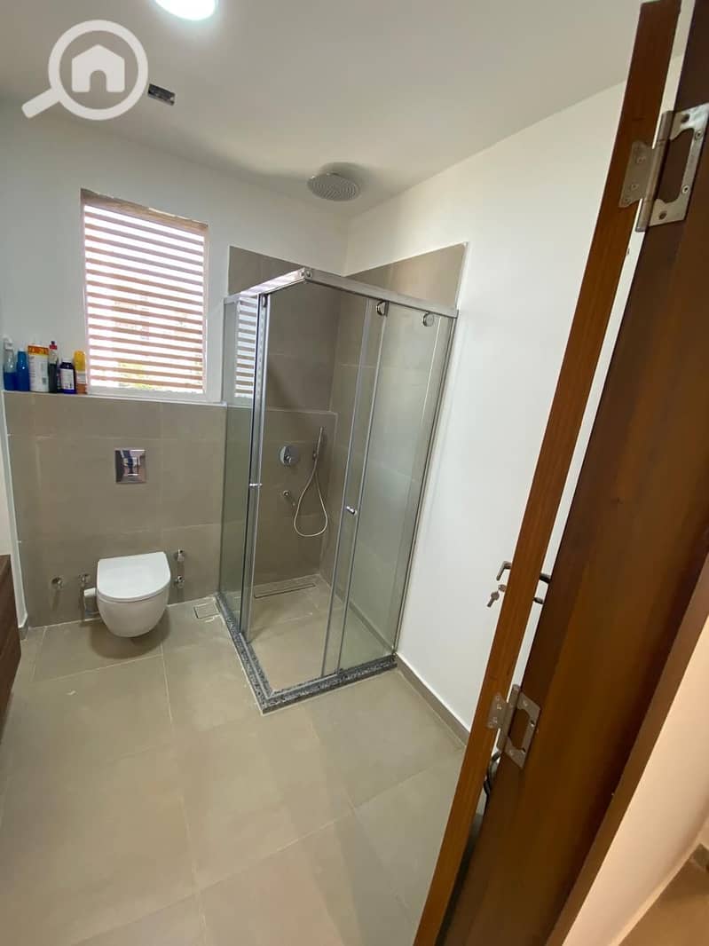 4 03c48d56-1a39-4fb8-a6d1-c1078bb13740. jpg