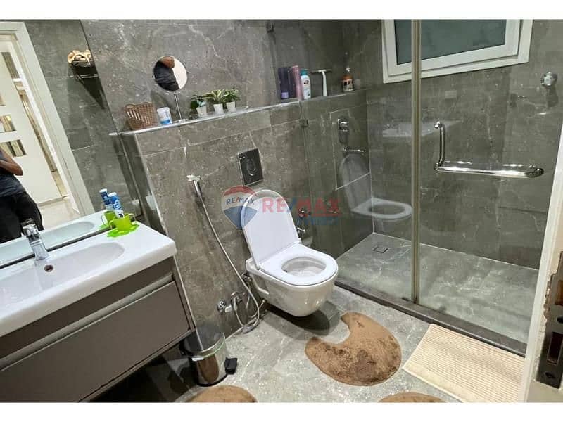 11 56d18b95-ddfe-4672-b93e-4bf8618d2a7c. jpg