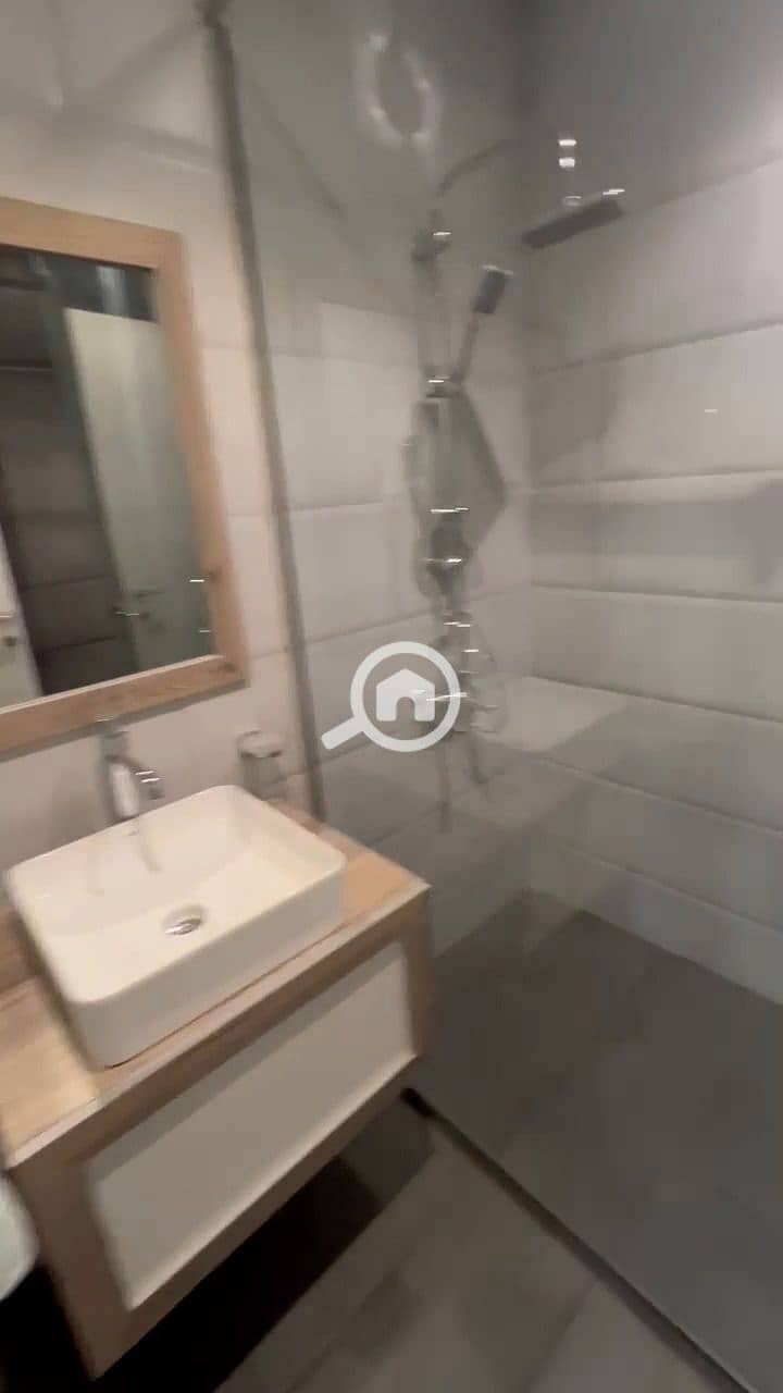 3 WhatsApp Video 2025-12-28 at 15.49. 31_214. jpg