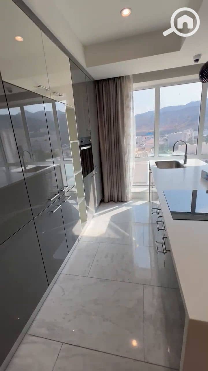 9 WhatsApp Video 2025-12-28 at 15.49. 31_045. jpg