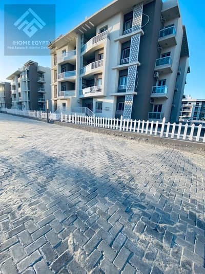 3 Bedroom Flat for Sale in Sheikh Zayed, Giza - b9814c43-8552-4429-92ee-7a387b76401a. jpg