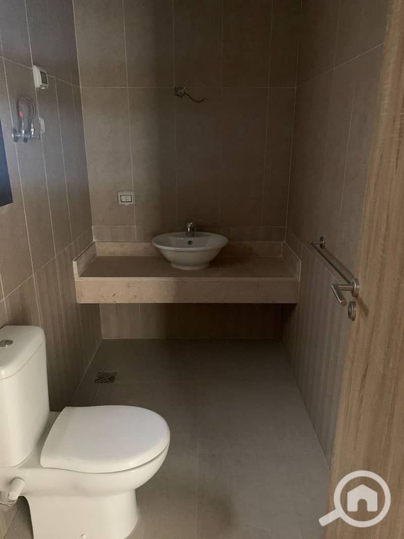 15 71fb690a-ca58-42a7-b8a0-e2d124f217ce. jpeg