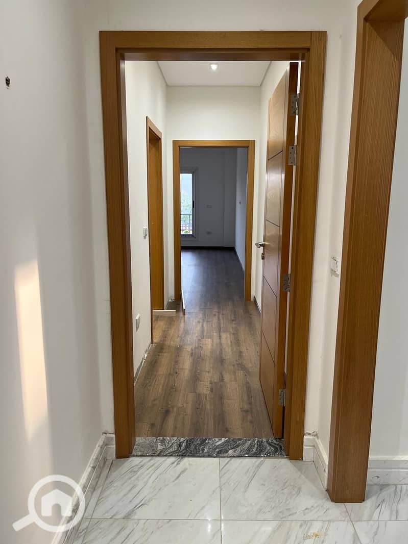 3 6ad7b7bd-85a2-4816-aece-9bf3263dcc49. jpg