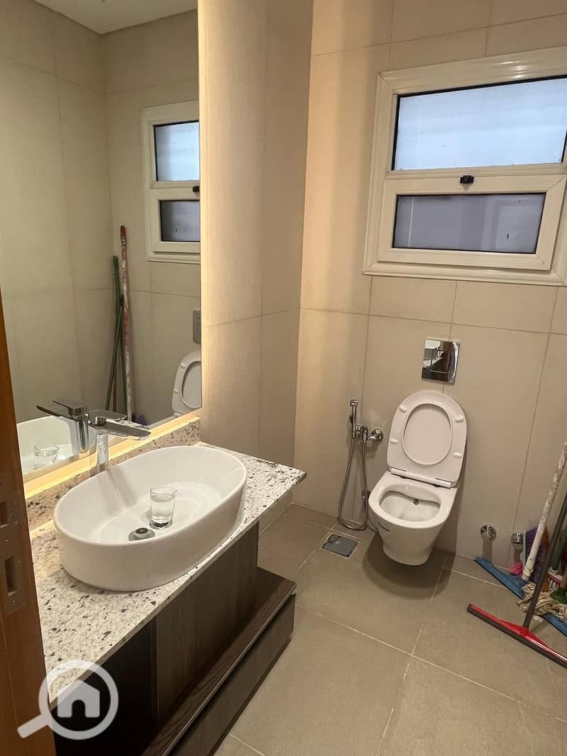 8 979efada-1b3b-406e-ae70-7c37eb50face. jpg