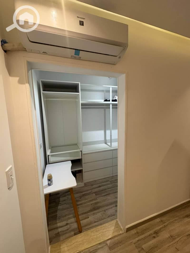 8 0d5d158d-cda0-4a84-ac37-853f99f726c5. jpg