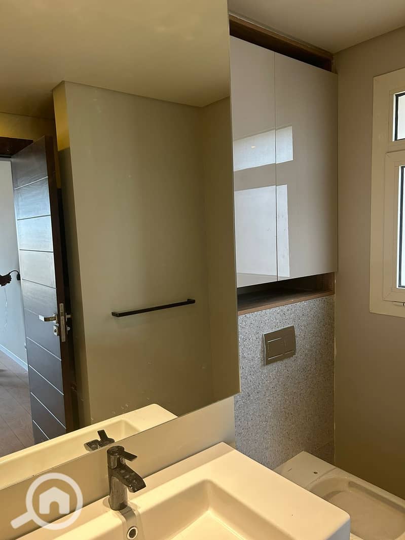 7 d365f8e9-2de4-43d4-a56e-e2bef13e74a7. jpg