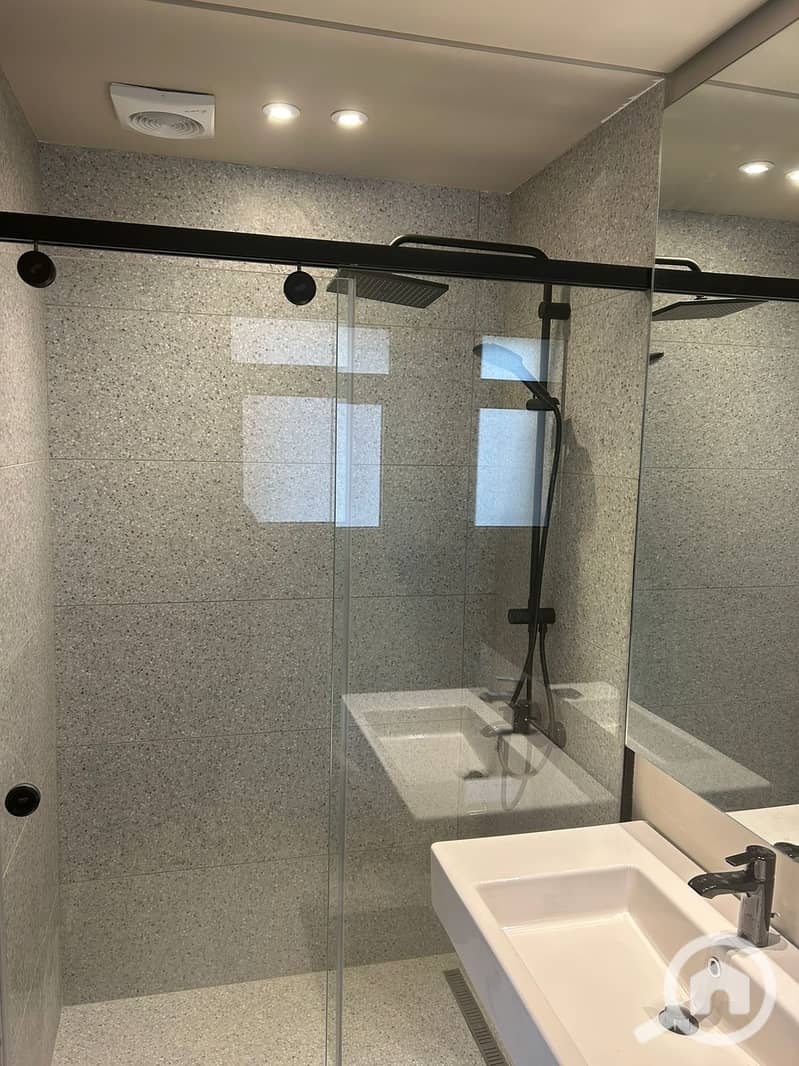 8 fcd554eb-44ed-4eb2-b636-5088aa8e74e5. jpg