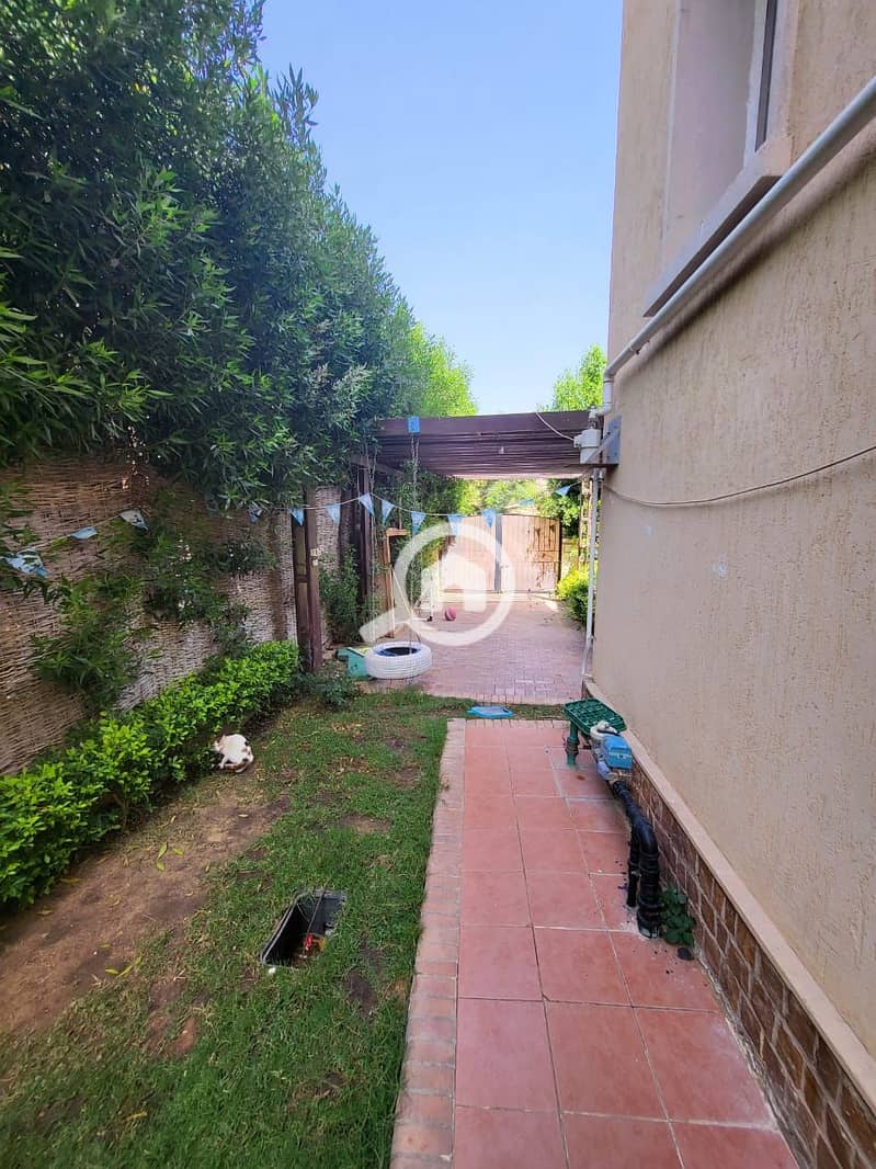 2 3f94b832-edcd-435f-af85-accb662052cb. jpg