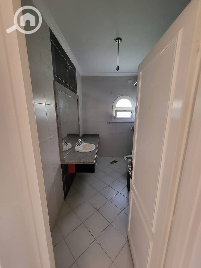 4 4b22f9cf-ac18-4316-89a0-67cb67923b1f. jpg